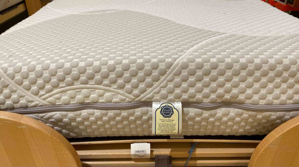 Matratze 90 x 200 cm getestet: Detailaufnahme des Reisverschlusses des Bezuges.