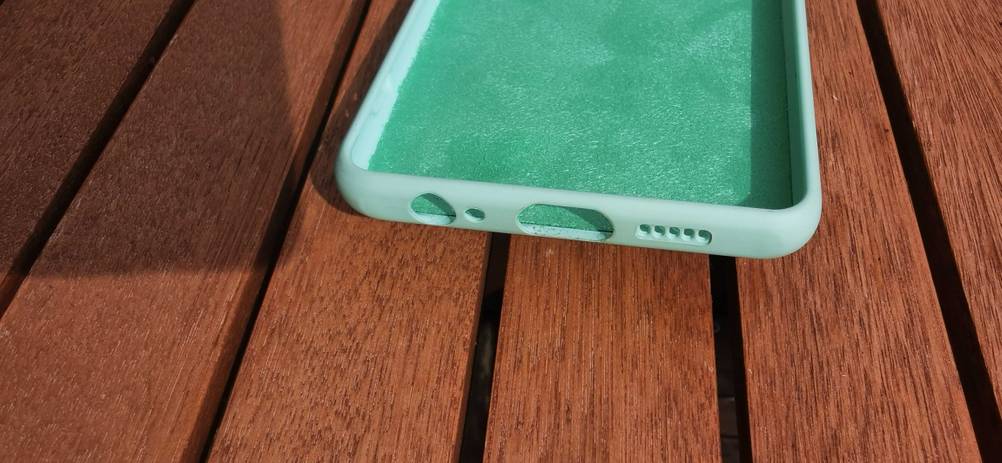 Detailaufnahme Ausschnitte unten der getesteten Huawei-P30-Hülle.