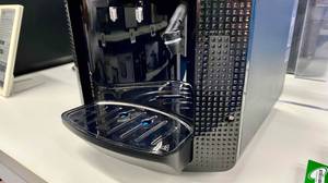 Krups-Kaffeevollautomaten-Test: Abtropfschale eines Krups-Kaffeevollautomats im Fokus.