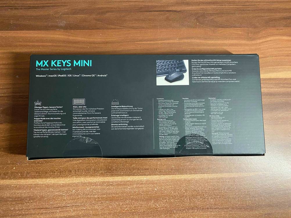 Im Test: Die Rückseite einer verpackten beleuchteten Tastatur