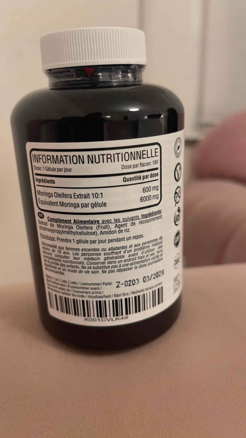 Detailansicht der Produktbeschrebung auf einem Flakon mit 160 Moringa-Kapseln im Test.