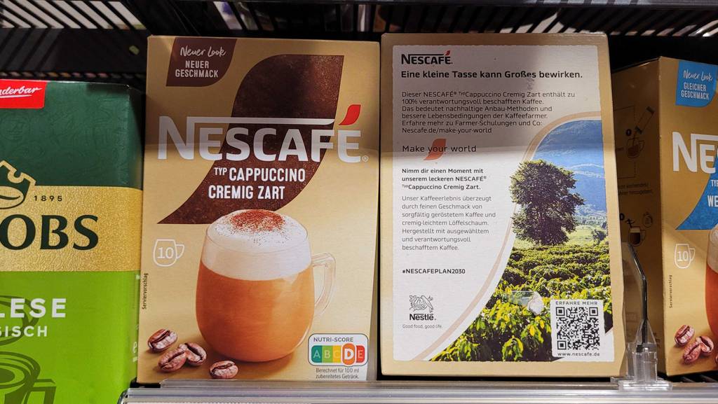 Voder- und Rückseite des getesteten Instant-Cappuccinos.