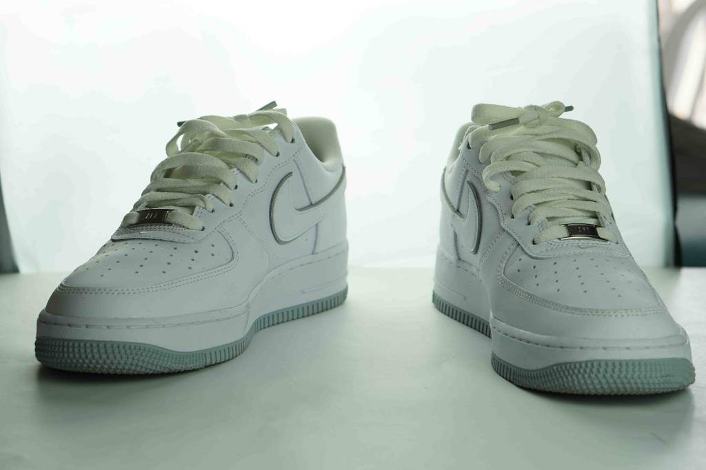 Sneaker-Unisex-Test: weiße Sneaker-Unisex von Nike von vorn.