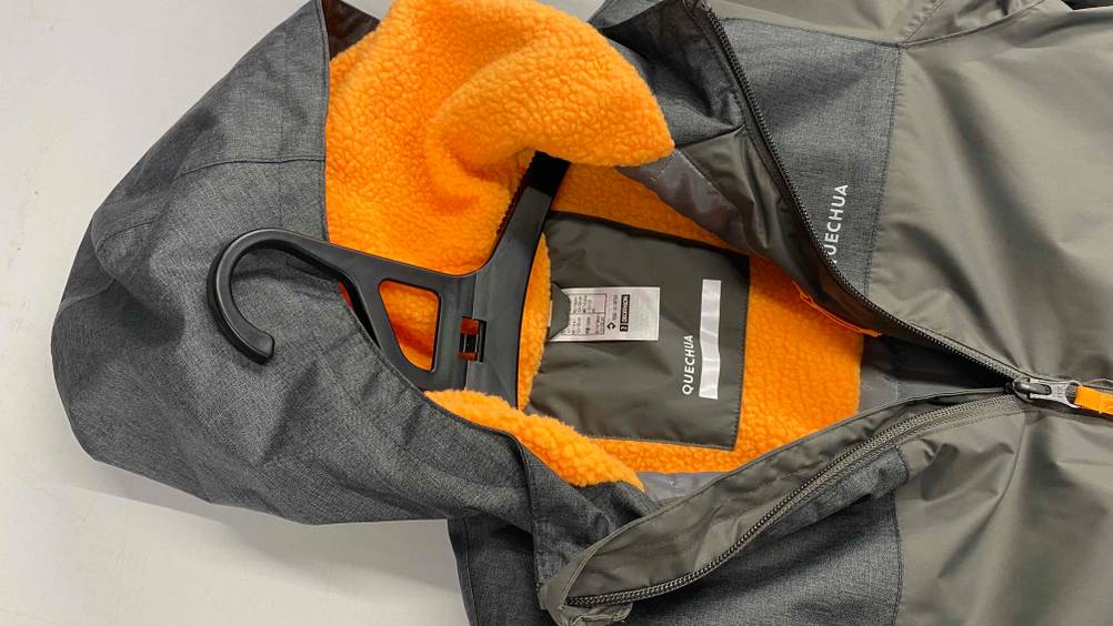 Kinder-Winterjacke Jungen im Test: Nahaufnahme Kapuze und Innenfutter