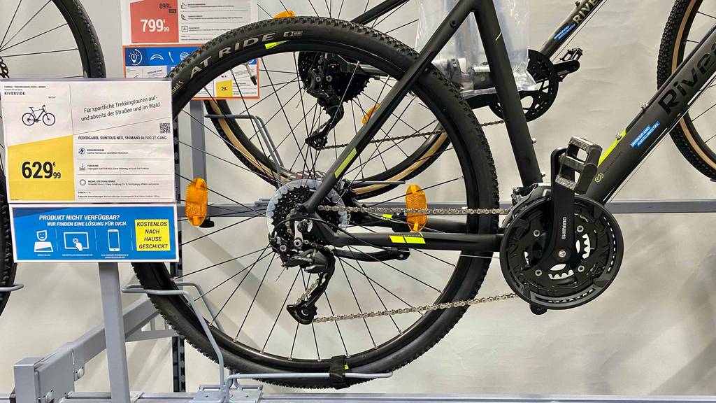Hinterer Reifen mit Reflektoren eines getesteten Crossbikes.