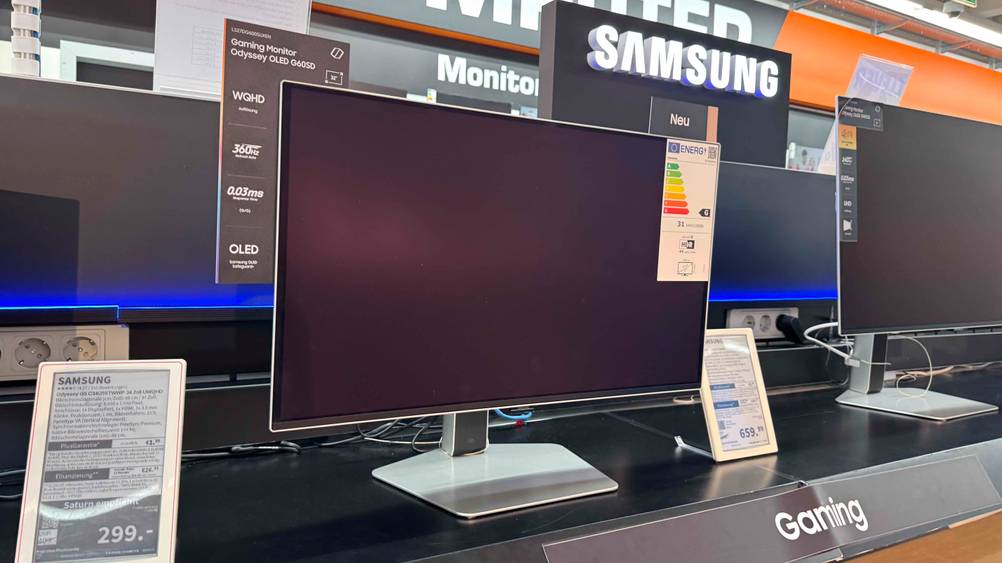Der Samsung-Monitor (27 Zoll), welcher getestet wurde, steht im Offline-Modus in einem Geschäft.