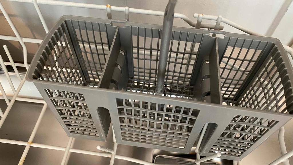 Siemens-Geschirrspüler-Test: Besteckkasten eines Siemens-Geschirrspüler im Fokus.