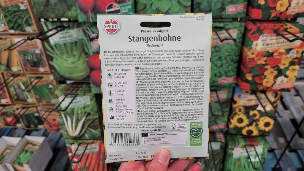 Rückseite der Verpackung der getesteten Stangenbohnen-Samen, worauf Hinweise zum Produkt zu finden sind.