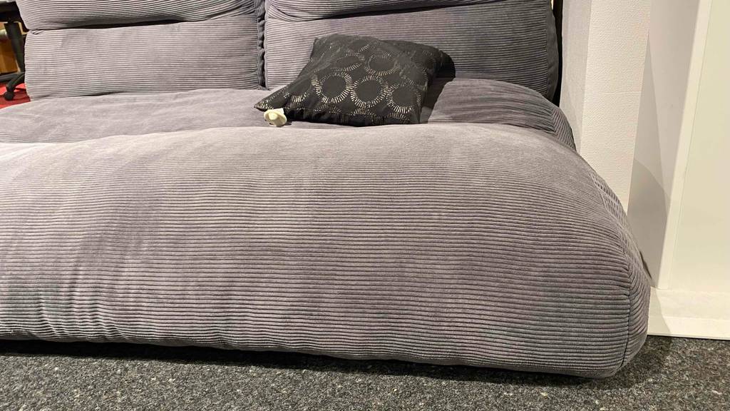 Relaxliege im Test: Nahaufnahme von unterem Teil einer Relaxliege.