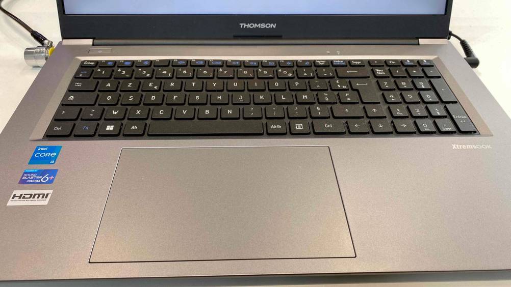 17-Zoll-Laptop getestet: Nahaufnahme einer Laptoptastatur und Trackpad