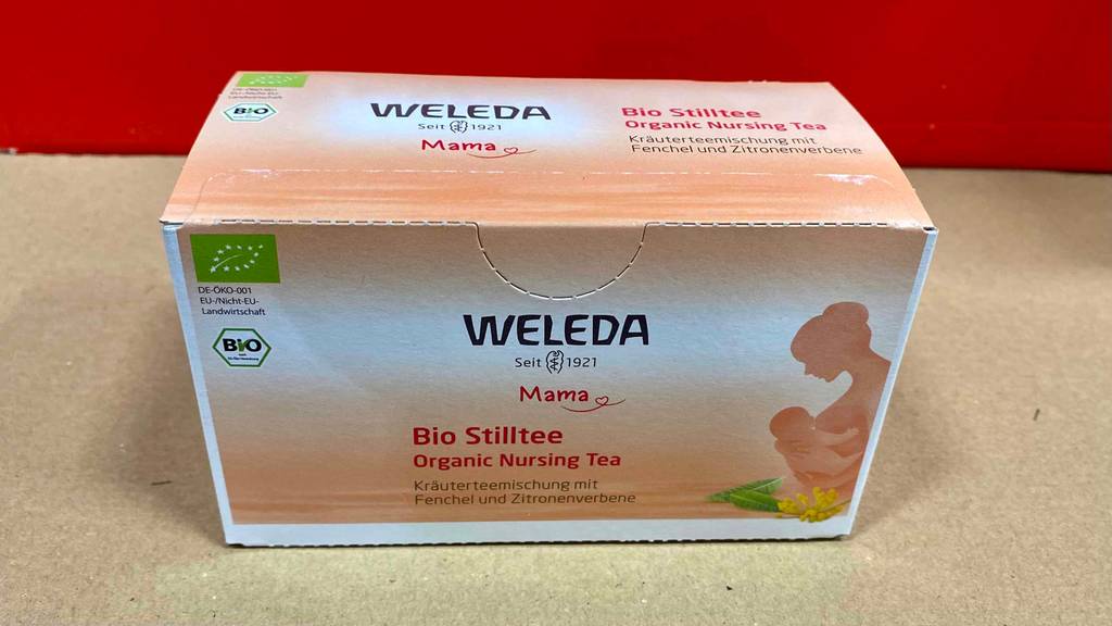 Stilltee im Test: Verschlossene Verpackung von Weleda auf einer Fläche.