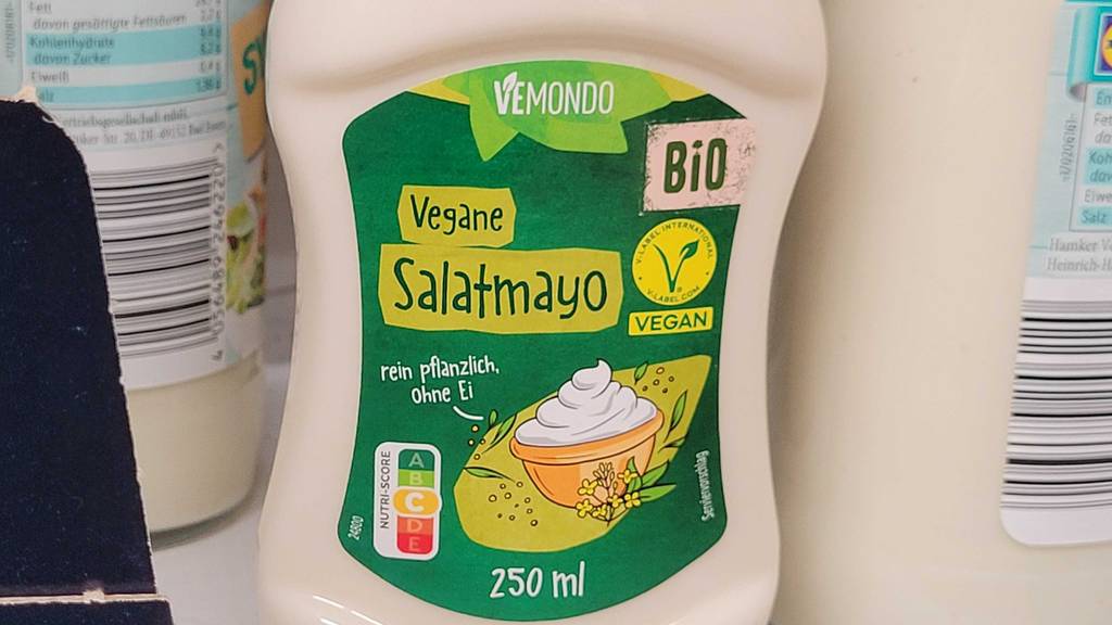 Nahaufnahme der getesteten vegane Mayonnaise von der Vorderseite.