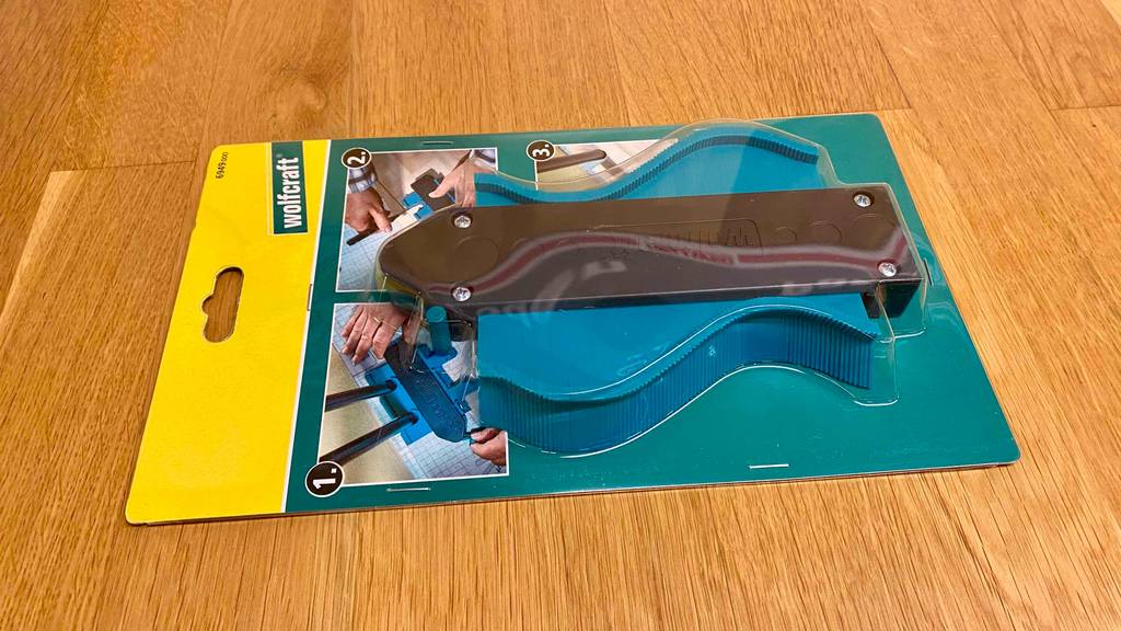 Konturenlehre getestet: eine Konturenlehre von der Seite in der Verpackung ersichtlich.