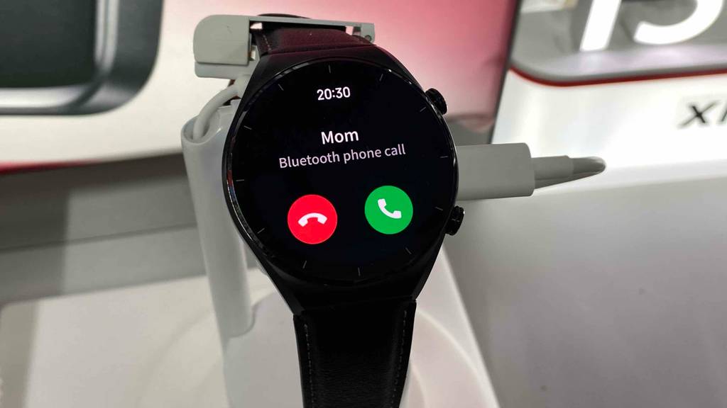 Herren-Smartwatch für Android getestet: Nahaufnahme des Displays.