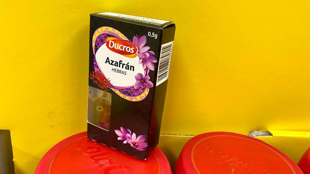 Safran im Test: eine Packung Safran im stehenden Zustand mit 0,5 g Inhalt.