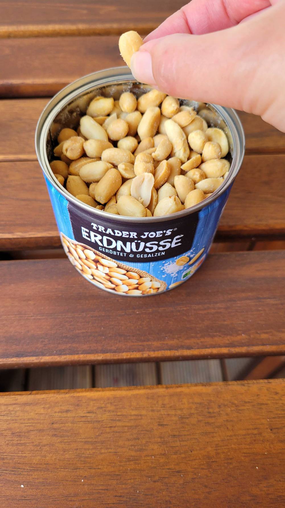 Erdnüsse in Dose.
