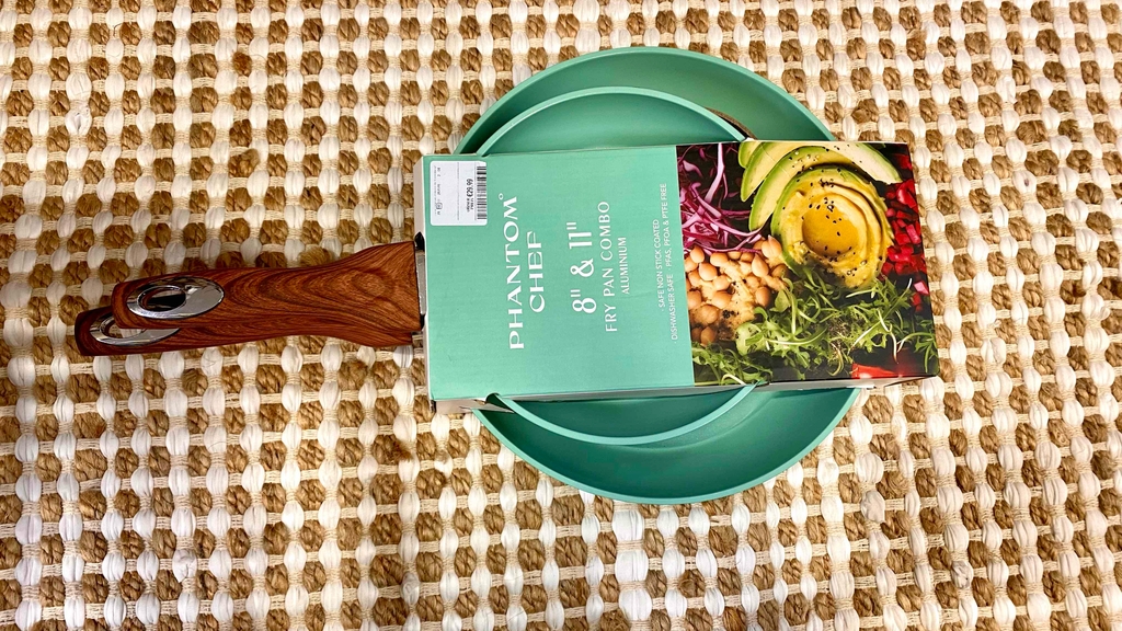 Pfannenset-Test: ein Pfannenset bestehend aus zwei Pfannen von oben ersichtlich.