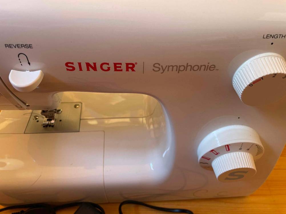 Einstellmöglichkeiten einer getesteten Singer Nähmaschine im Detail.