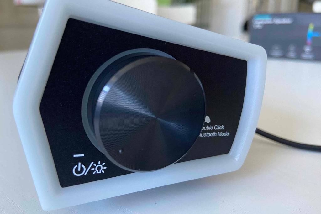 PC-Lautsprecher im Test: Laut- und Leiseregler vom PC-Lautsprecher ist an der Seite