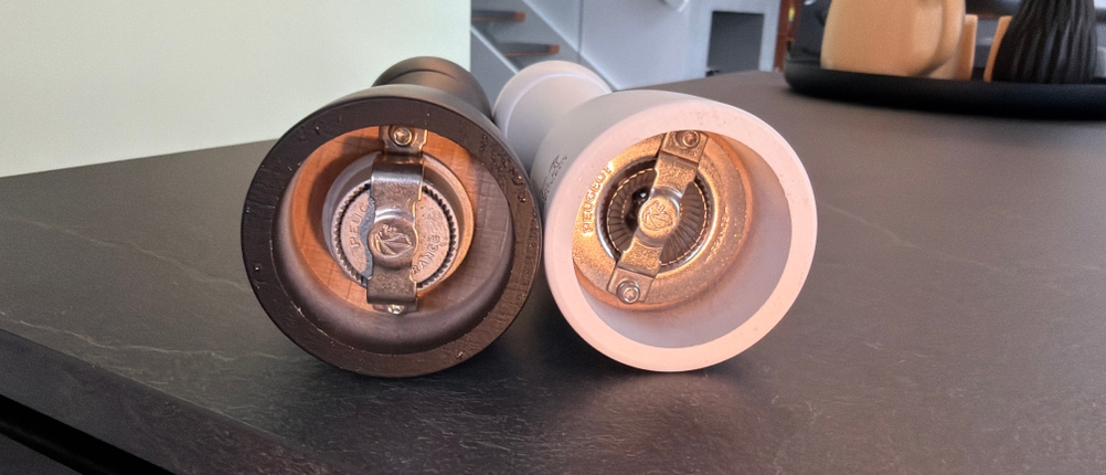 Die Auslässe der Peugeot 2/24277 Tahiti Duo.