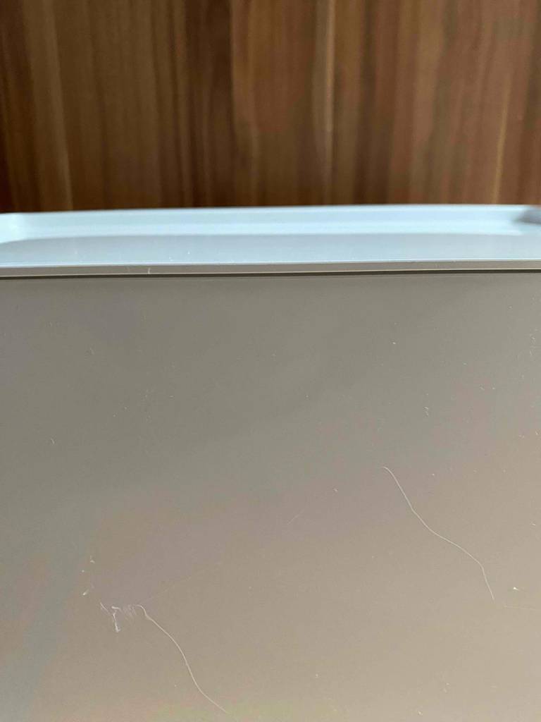 Nahaufnahme der geschlossenen Schuhbox.