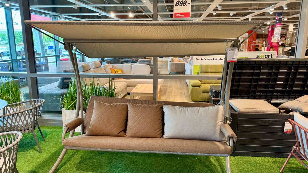 Frontaufnahme der getesteten Angerer-Hollywoodschaukel.