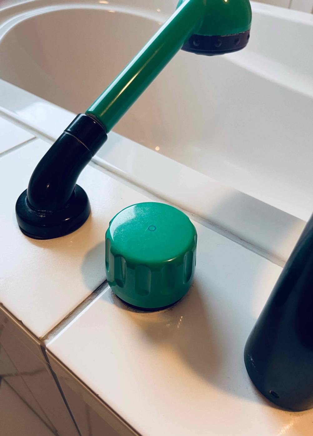 Im Test: Detailaufnahme Knopft der Hansgrohe Badewannenarmatur.