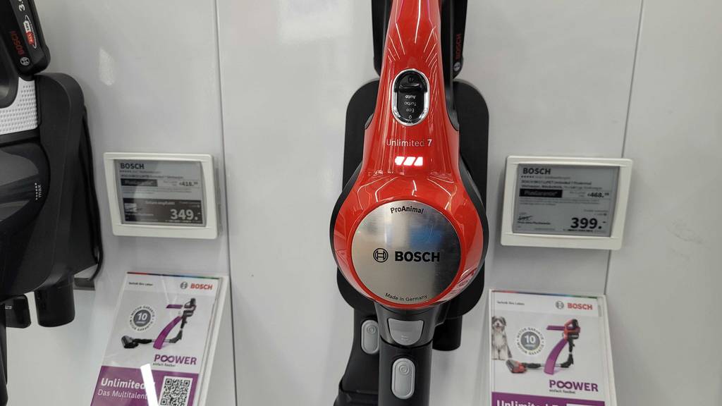 Bosch-Akkusauger getestet: Bedienelemente eines Bosch-Akkusaugers im Fokus.