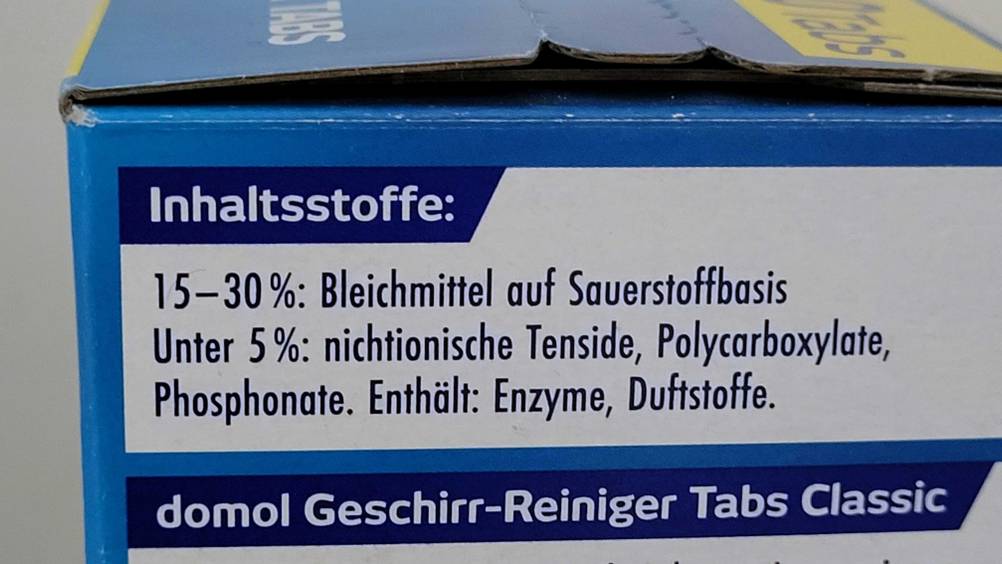 Spülmaschinentabs getestet: Detailaufnahme der Auflistung der Inhaltsstoffe.