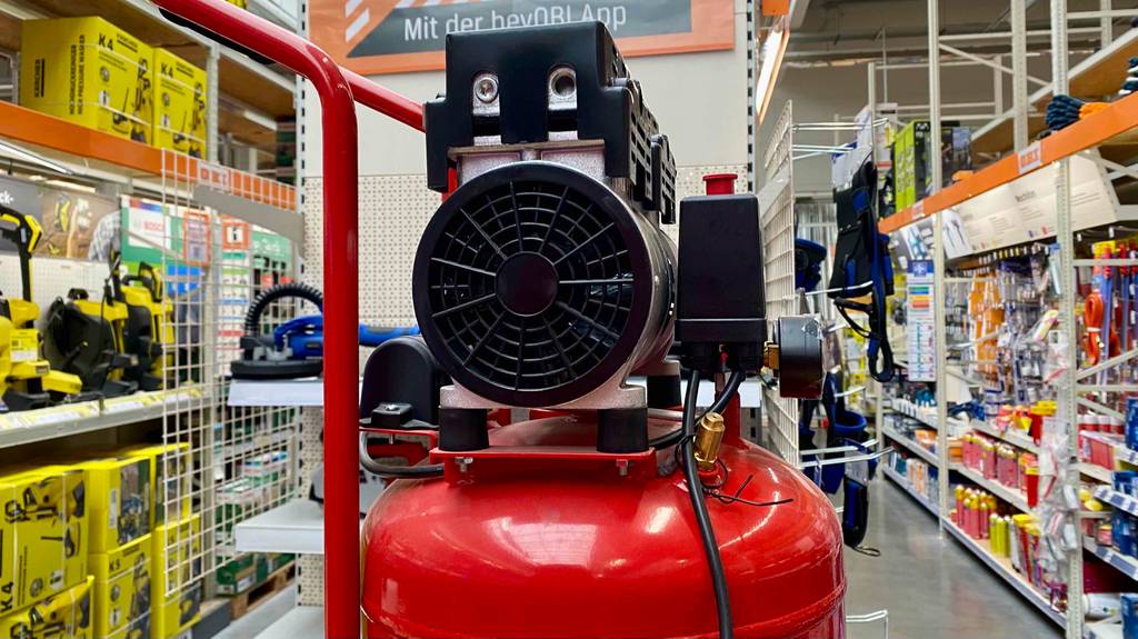Lüfter eines getesteten Einhell-Kompressors im Fokus.