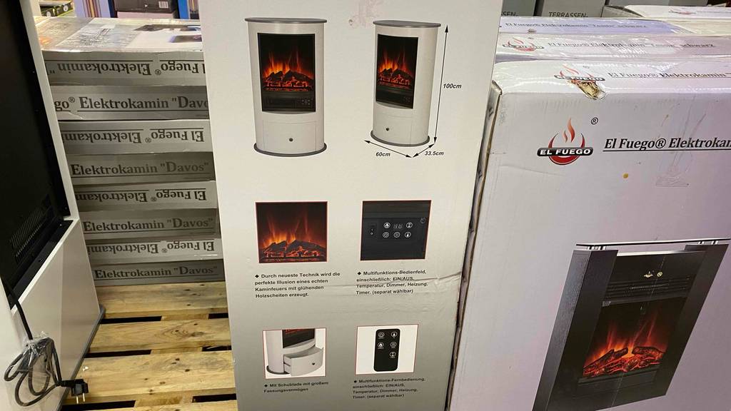Elektrokamin getestet: Die Verpackung eines Elektrokamins mit Informationen zum Produkt darauf ersichtlich.