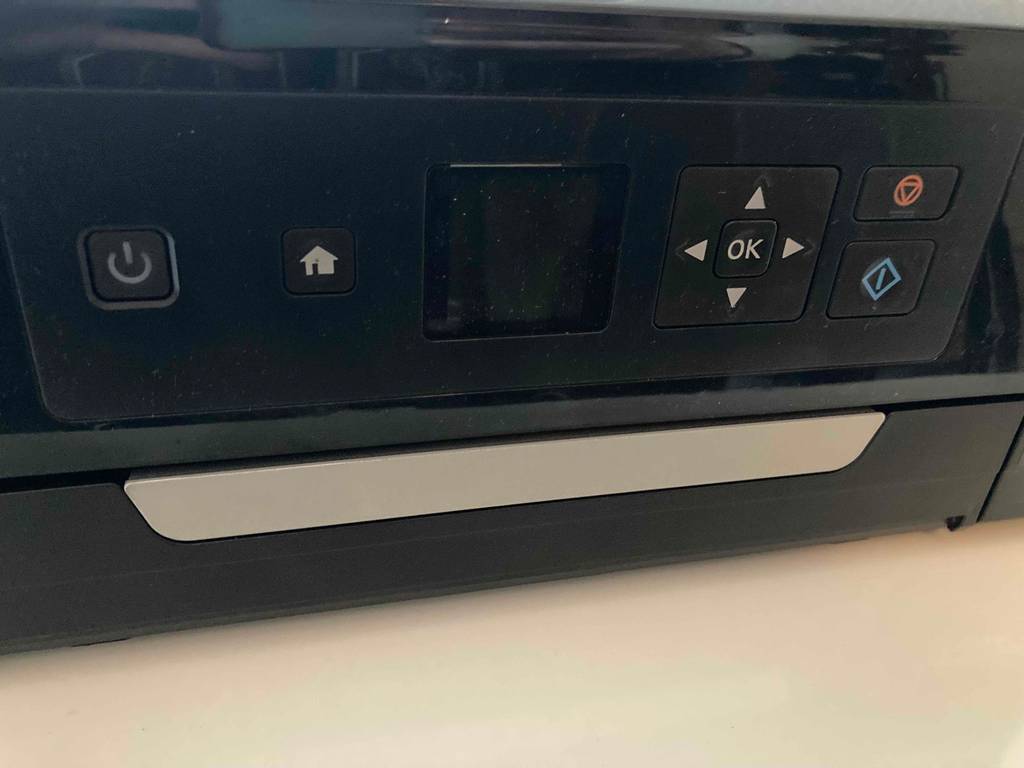 Detailaufnahme der Bedienelemente eines getesteten AirPrint-Druckers.