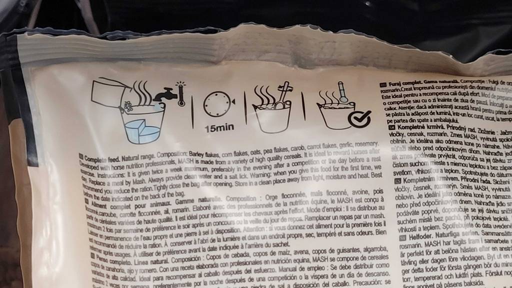 Pferdemüsli-Test: Zubereitungsempfehlung auf der Verpackung im Fokus.