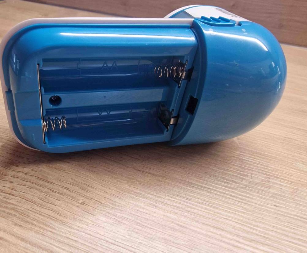 Fusselrasierer getestet: leeres Batteriefach eines Fusselrasierer.