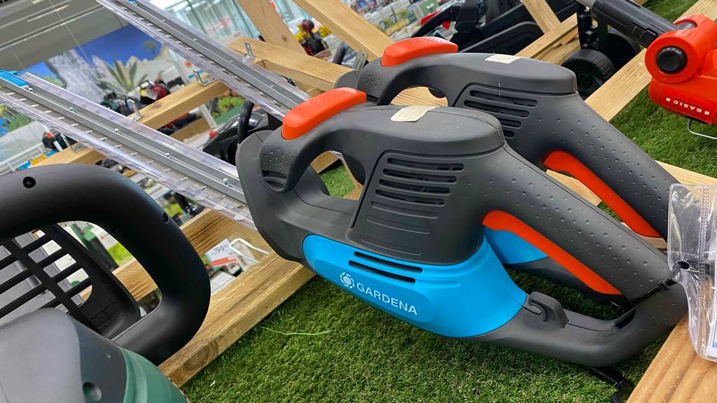 Im Test: Detailaufnahme des Griffs einer Gardena-Heckenschere.