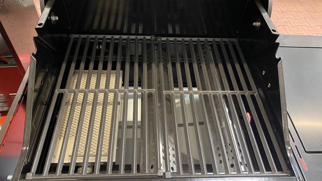 Gasgrill 2 Brenner getestet: Nahaufnahme Grillrost.