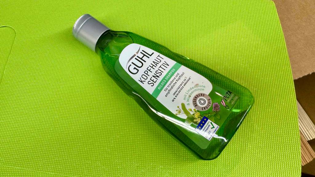 Nahaufnahme der Verpackungsvorderseite des getesteten milden Shampoos der Marke Guhl.