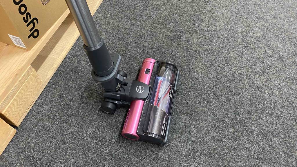 Hoover-Staubsauger im Test: Unterseite des Hoover-Staubsaugers.