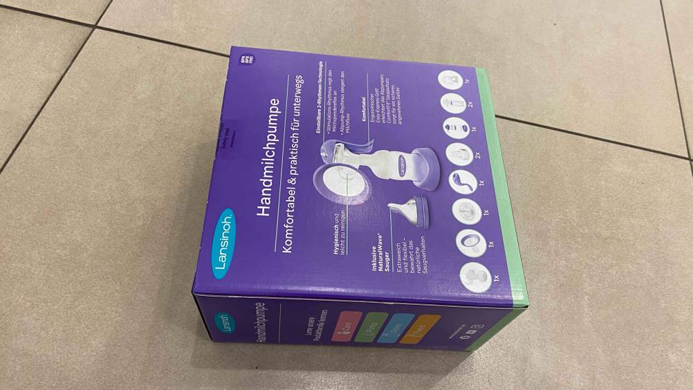 Handmilchpumpe getestet: die Verpackung einer Handmilchpumpe von der Rückseite ersichtlich.