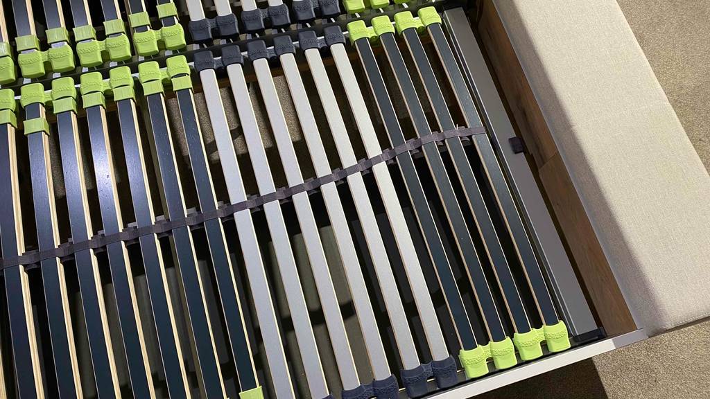 Im Test: Nahaufnahme des oberen Teils eines Lattenrostes.