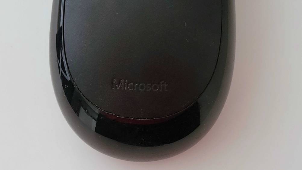 Kabellose Maus getestet: Detailaufnahme Logo.