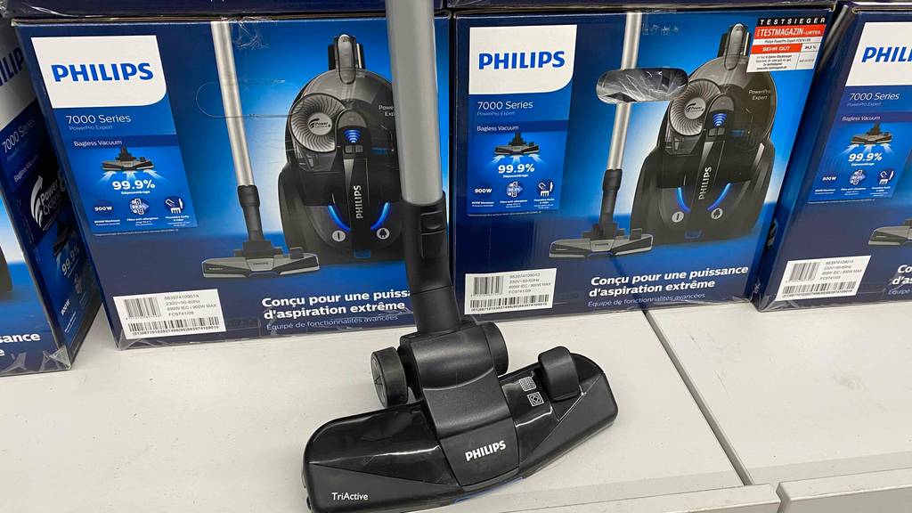 Getesteter Philips-Staubsauger (beutellos) von der Unterseite.