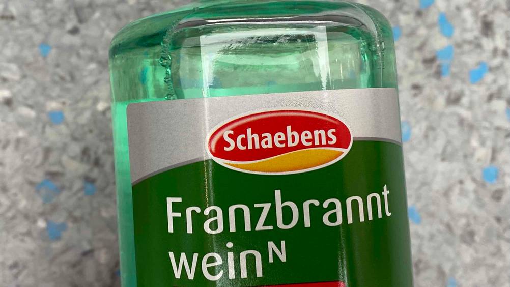 Nahaufnahme Logo des getesteten Franzbranntweins.