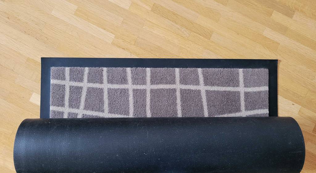 Schmutzfangmatte zusammengerollt
