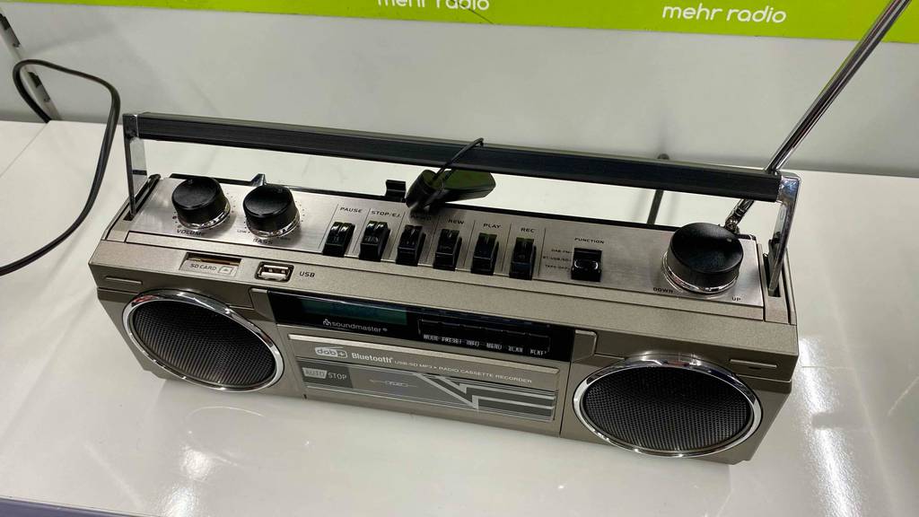 Ein getesteter Soundmaster-Radio von oben ersichtlich.