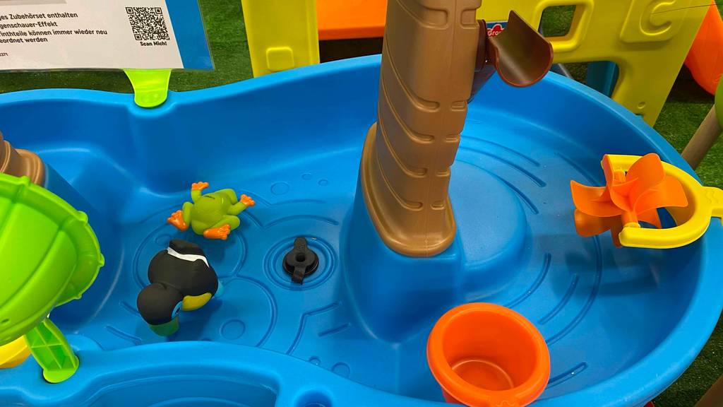 Im Test: Detailaufnahme Innenfläche eines Wasserspieltisches.