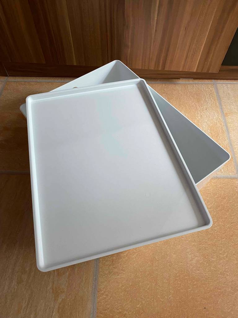 Unterseite des Deckels auf der getesteten Schuhbox liegend.