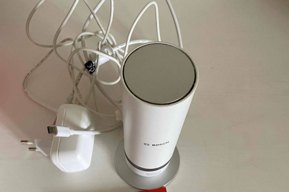 Das Ladekabel der Bosch-360-Grad-Kamera mit Kamera