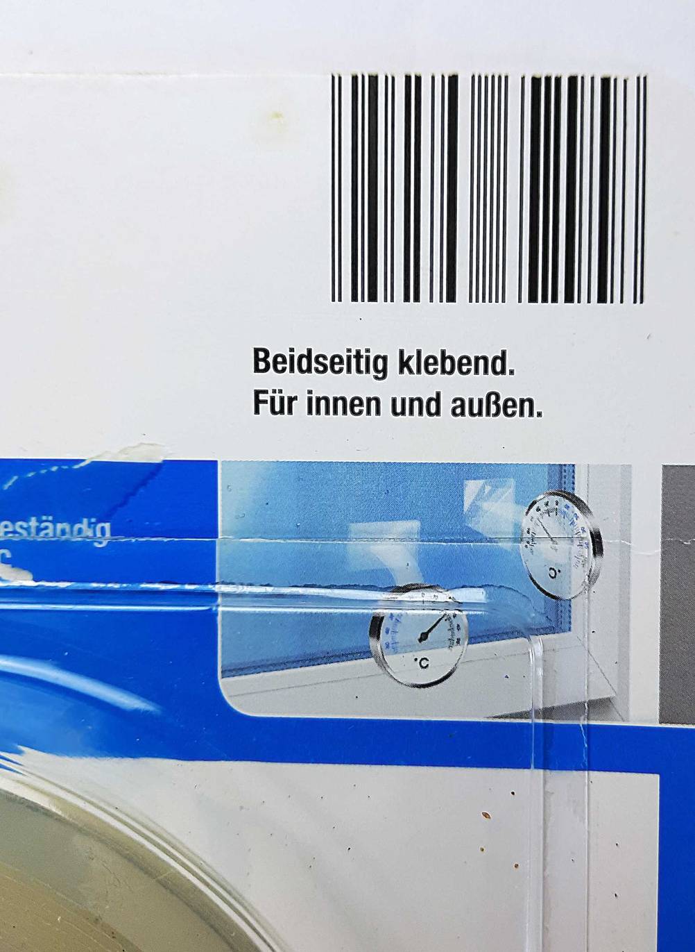 Doppelseitiges Klebeband getestet: Auf dem Kartonblister stehen Informationen zu Eigenschaften.