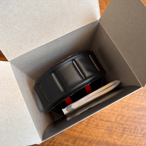 Der geöffnete Karton des 3M Peltor Optime III von oben.